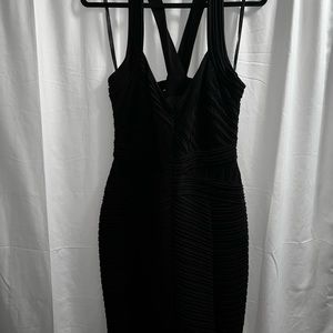 GORGEOUS body con knee length dress!